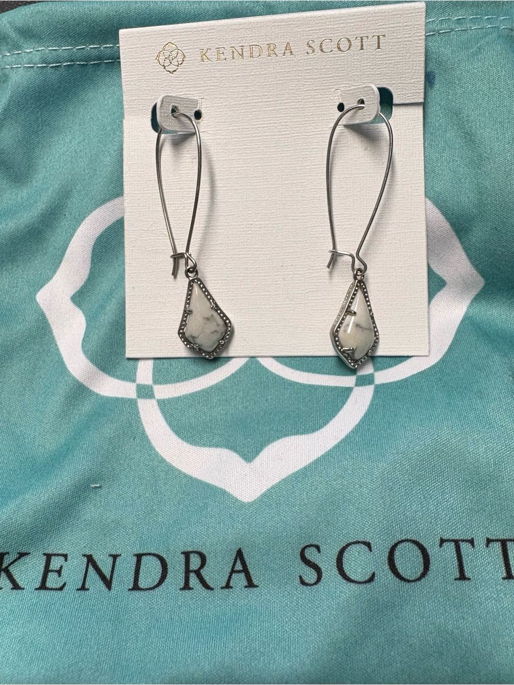 Kendra Scott LORI Drop Earrings with White Howlite Stones